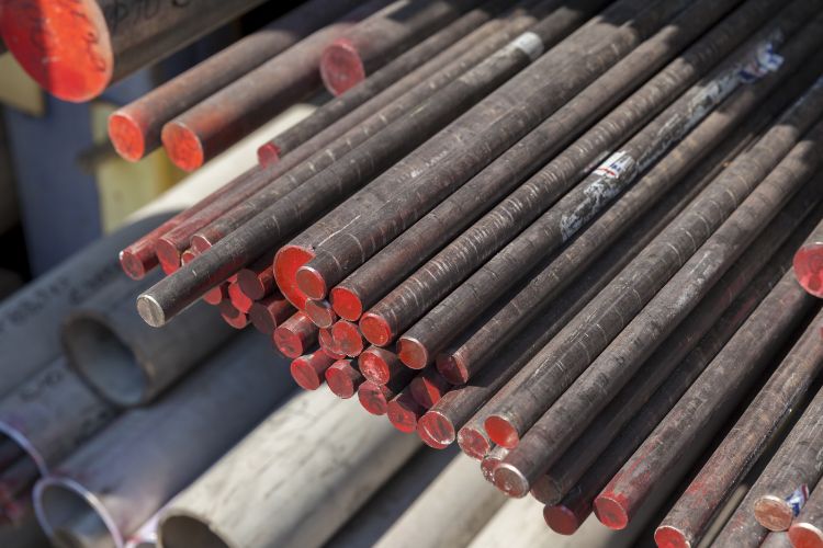 Conheça os diferentes tipos de barras de aço.